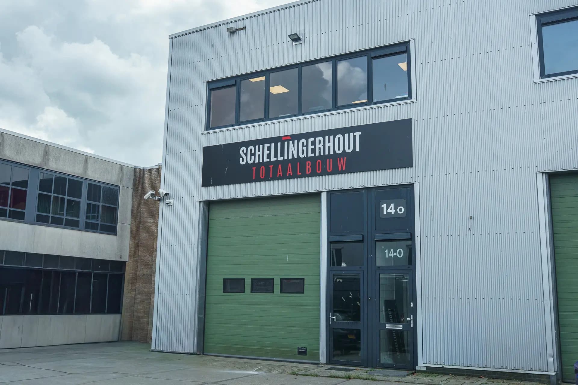 Het pand van Schellingerhout Totaalbouw aan de Rooseveltstraat in Leiden.